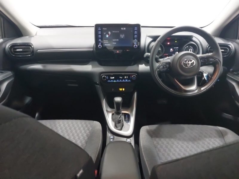 Toyota Yaris 1.5 Hybrid Design Cvt FV73LHW Red #3