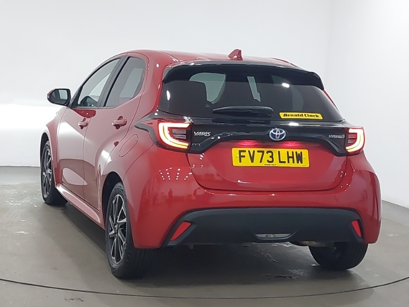 Toyota Yaris 1.5 Hybrid Design Cvt FV73LHW Red #2