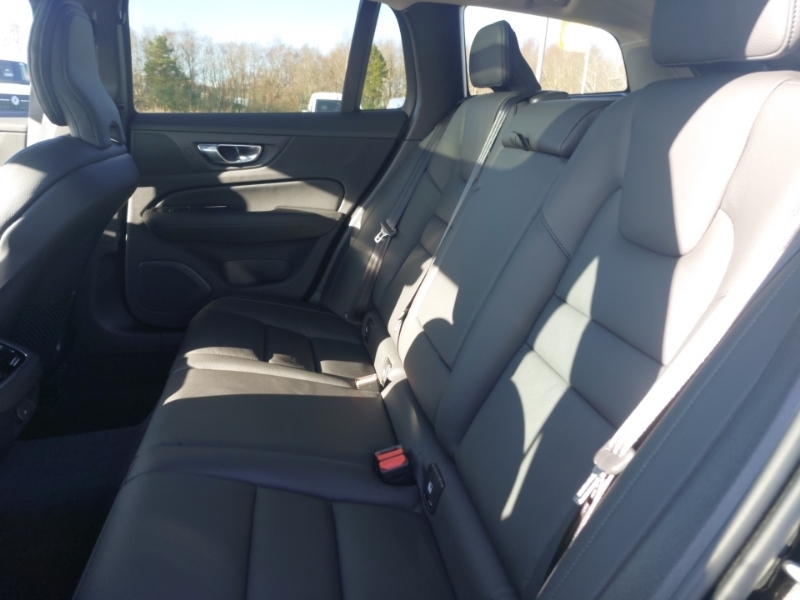 Volvo V60 2.0 B4p Ultra Dark SL25CNU Black #6