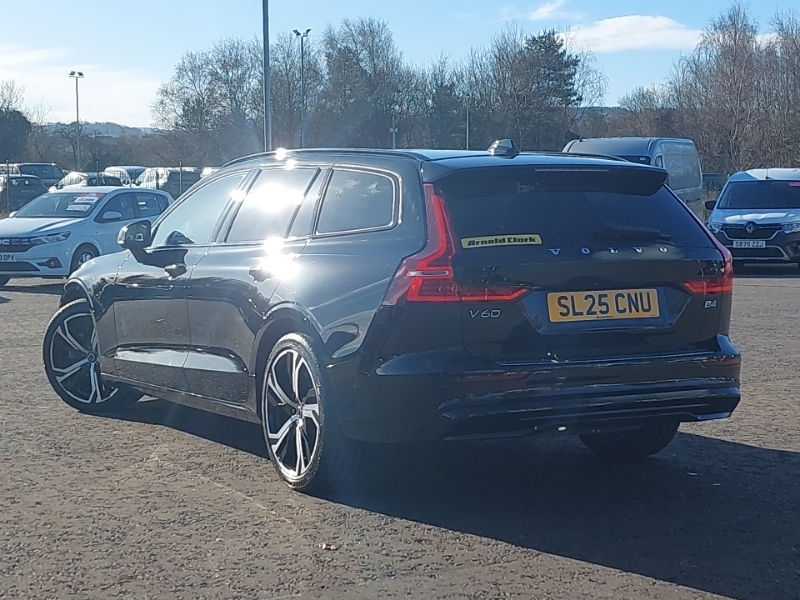Volvo V60 2.0 B4p Ultra Dark SL25CNU Black #2