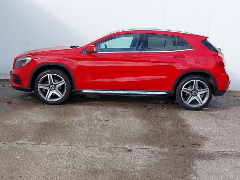 Mercedes-Benz GLA Class Gla 200 Amg Line Executive Red #4