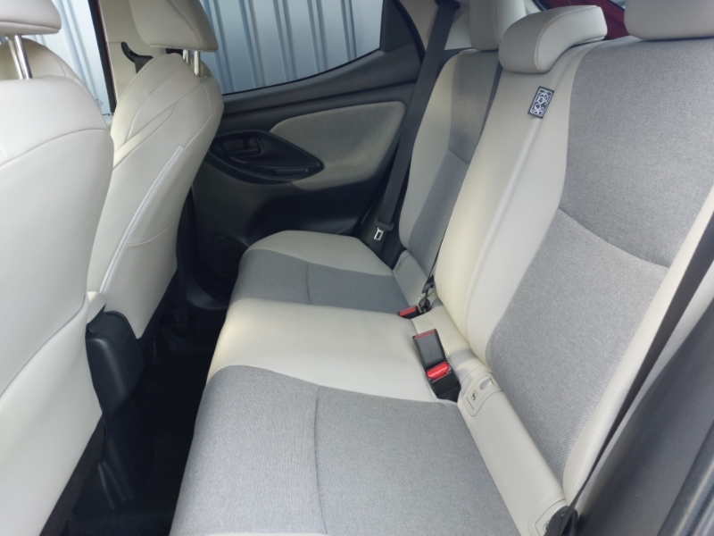 Toyota Yaris 1.5 Hybrid Excel Cvt LO70AWX Red #6