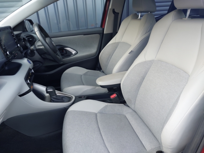 Toyota Yaris 1.5 Hybrid Excel Cvt LO70AWX Red #5