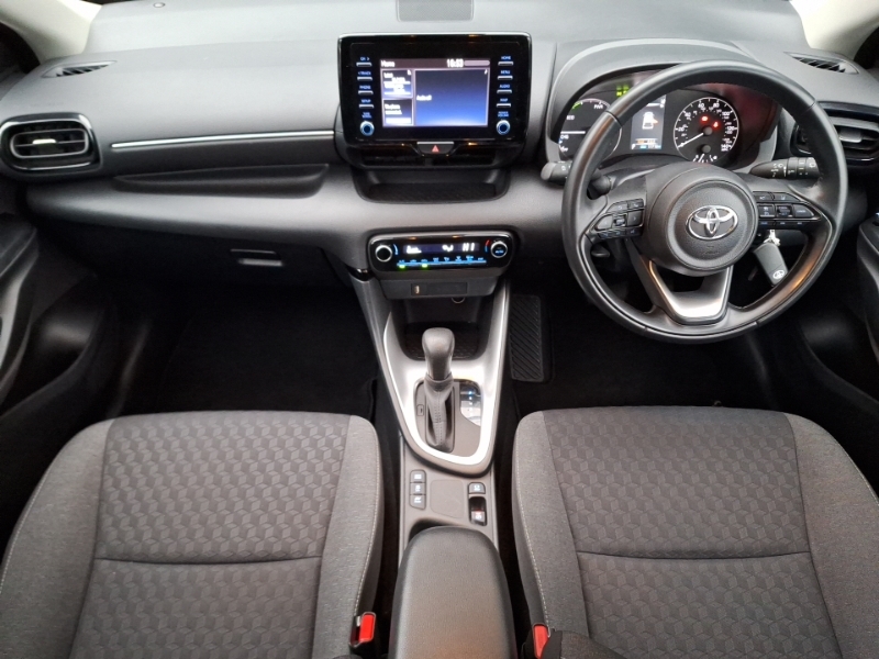 Toyota Yaris 1.5 Hybrid Icon Cvt EJ72OMS White #3