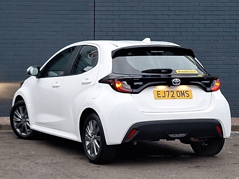 Toyota Yaris 1.5 Hybrid Icon Cvt EJ72OMS White #2