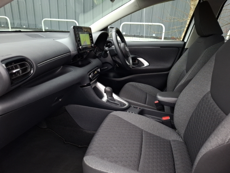 Toyota Yaris 1.5 Hybrid Icon Cvt Nav AJ72UWP White #5