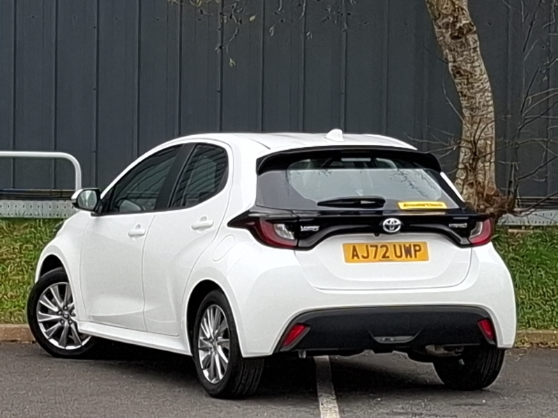 Toyota Yaris 1.5 Hybrid Icon Cvt Nav AJ72UWP White #2