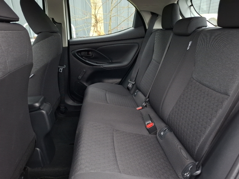 Toyota Yaris 1.5 Hybrid Icon Cvt Nav AJ72UWP White #6