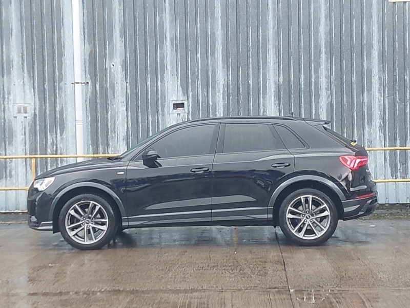 Audi Q3 35 Tfsi Black Edition S Tronic BV72SWZ Black #4