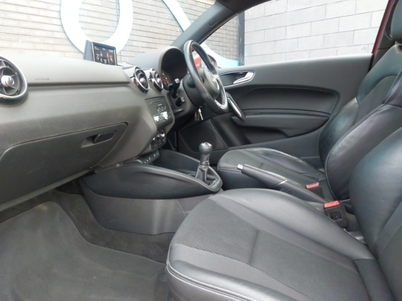 Audi A1 1.6 Tdi S Line SW17VFN Red #5