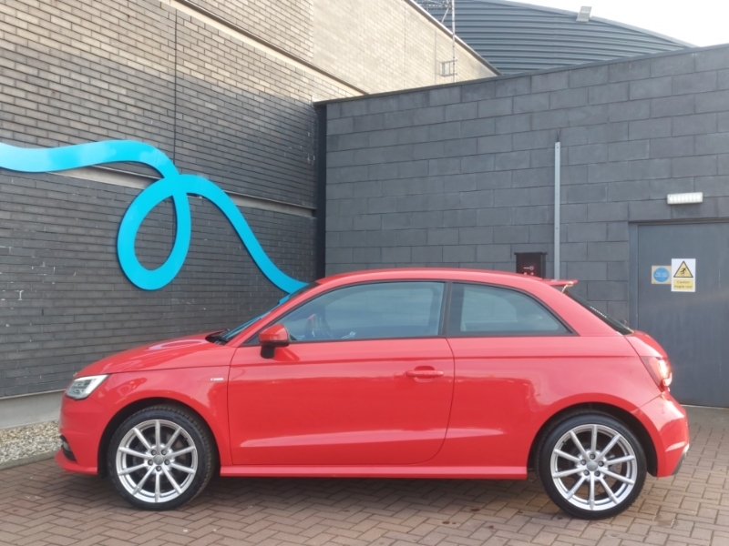 Audi A1 1.6 Tdi S Line SW17VFN Red #4