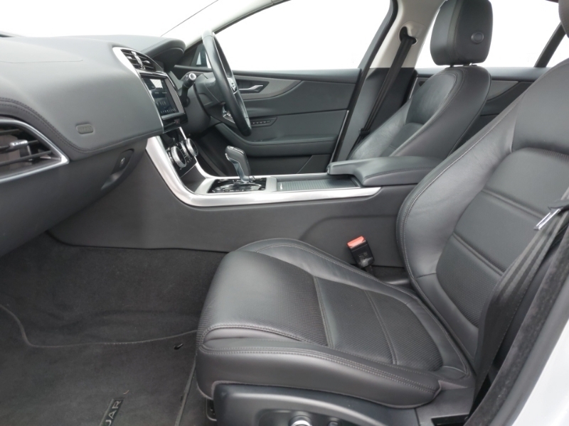 Jaguar XE 2.0 Se Silver #5