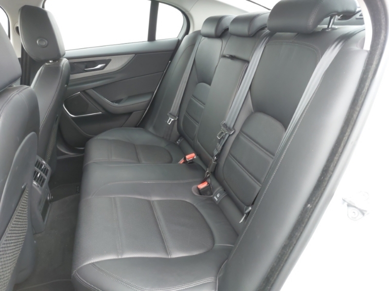 Jaguar XE 2.0 Se Silver #6