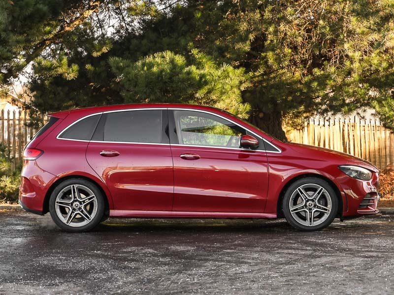 Mercedes-Benz 200 Mercedes Benz B Amg Line Premium Plus Red #4