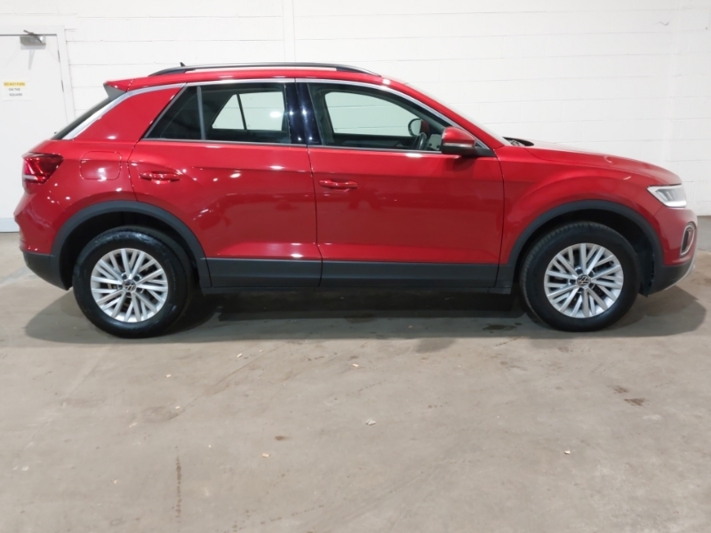Volkswagen T-Roc 1.5 Tsi Life URZ1447 Red #4