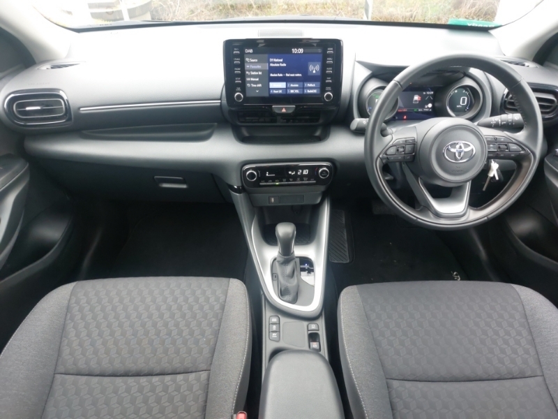 Toyota Yaris 1.5 Hybrid Design Cvt WF73ZYL Grey #3