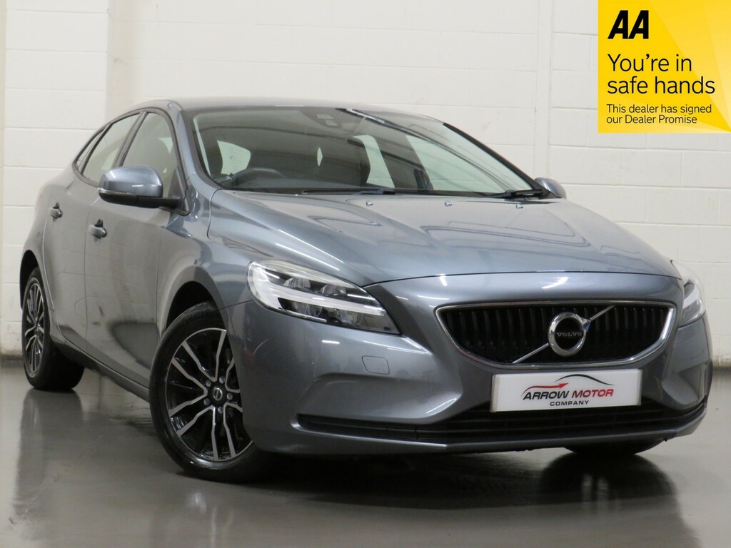 Volvo V40 Hatchback 2.0 T2 Gpf Momentum Euro 6 Ss 20 Grey