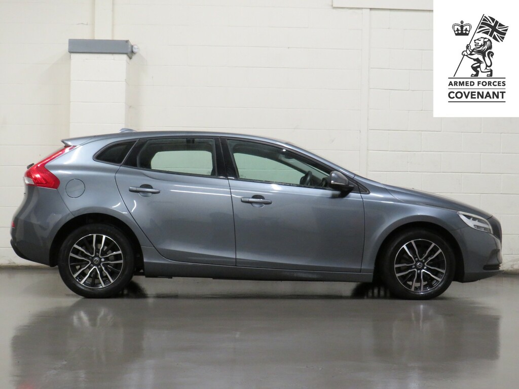 Volvo V40 Hatchback 2.0 T2 Gpf Momentum Euro 6 Ss 20 Grey #2
