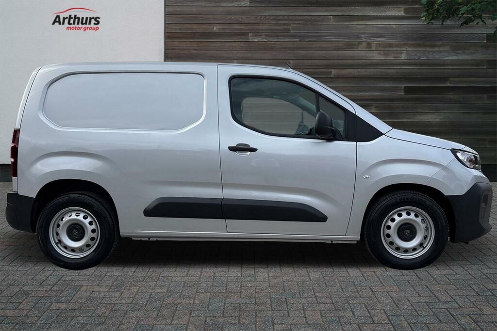 Peugeot E-Partner Professional L1 54Kw Silver #2