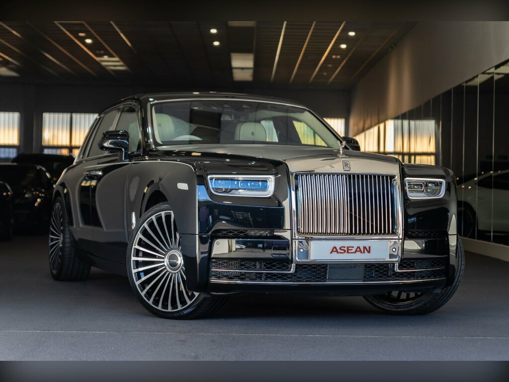 Rolls-Royce Phantom V12 4-Door Black