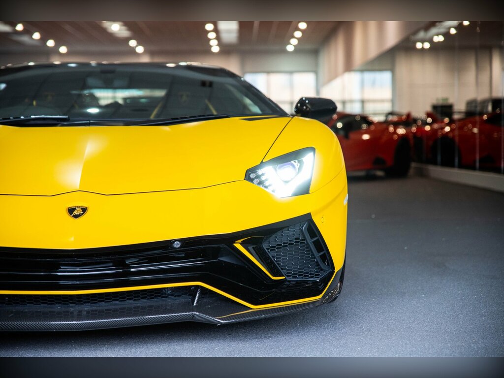 Lamborghini Aventador Ultimae 2-Door Yellow #4