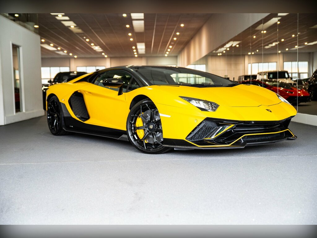 Lamborghini Aventador Ultimae 2-Door Yellow