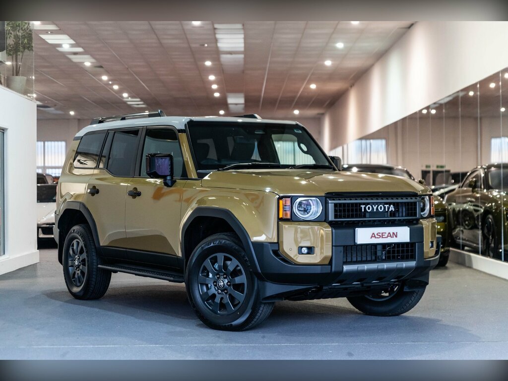 Toyota Land Cruiser First Edition 2.8 7 Seater Brown