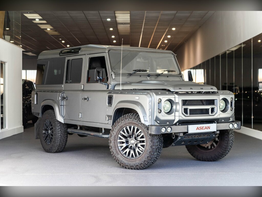 Land Rover Defender 110 Td Station Wagon Green