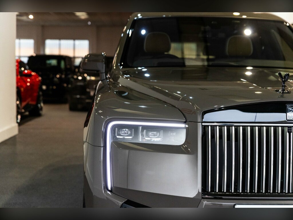 Rolls-Royce Cullinan Series II Black Badge Beige #2