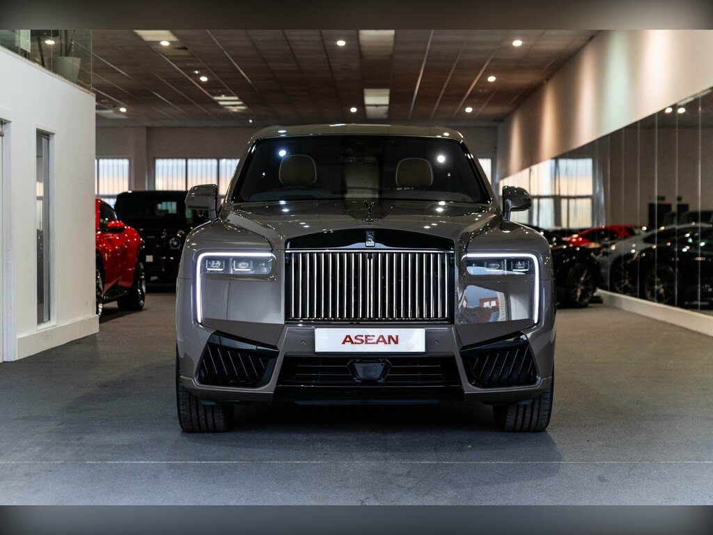 Rolls-Royce Cullinan Series II Black Badge Beige #3