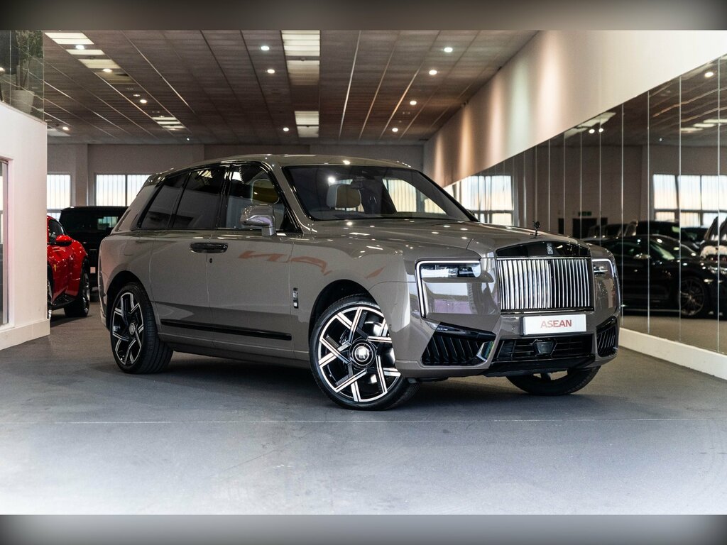 Rolls-Royce Cullinan Series II Black Badge Beige