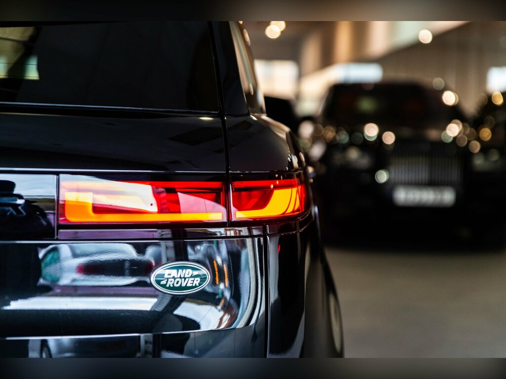 Land Rover Range Rover Sport P400 Dynamic Se Mhev 5-Door Black #3