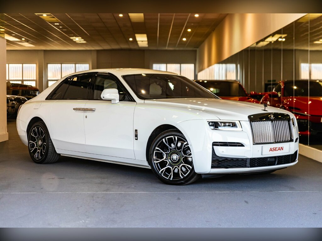 Rolls-Royce Ghost V12 Black Badge 4-Door White