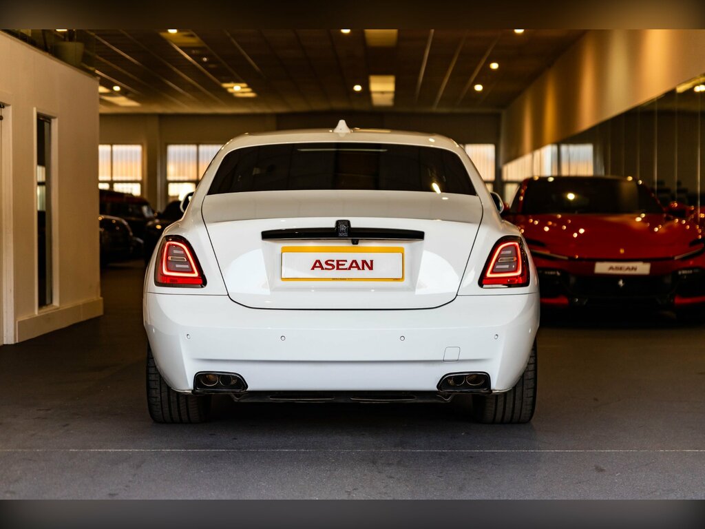 Rolls-Royce Ghost V12 Black Badge 4-Door White #6