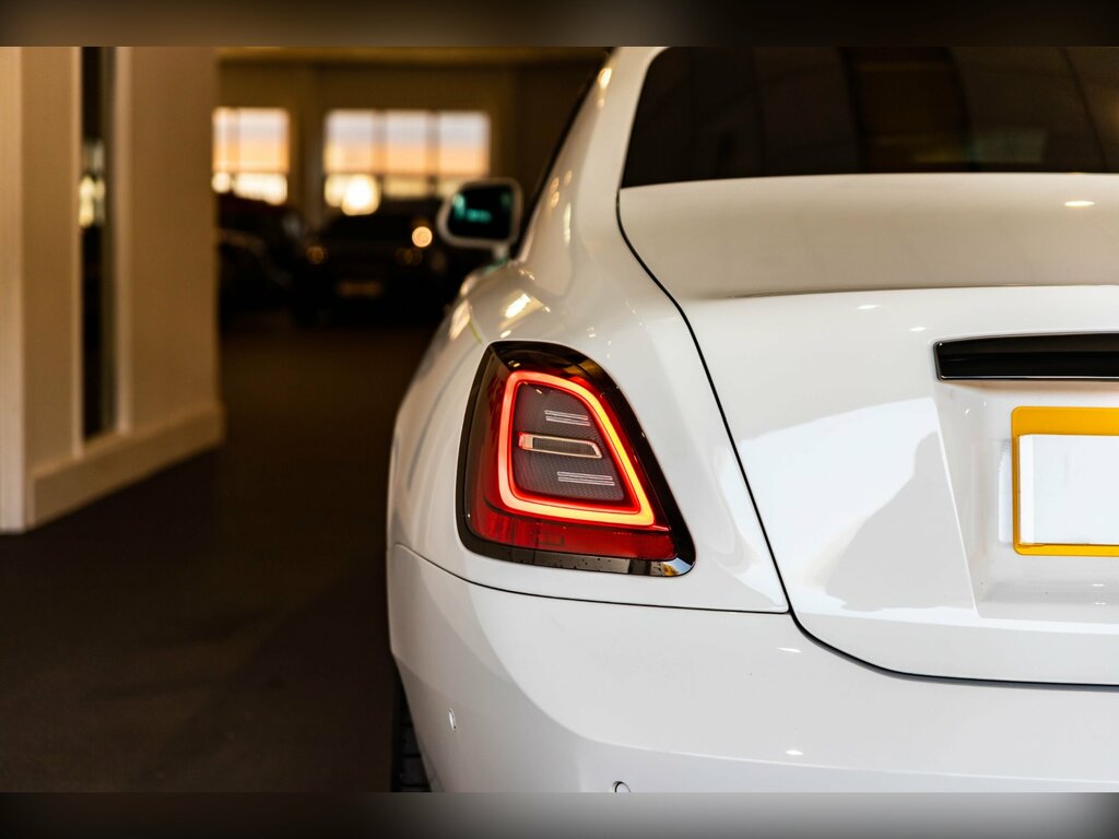 Rolls-Royce Ghost V12 Black Badge 4-Door White #5