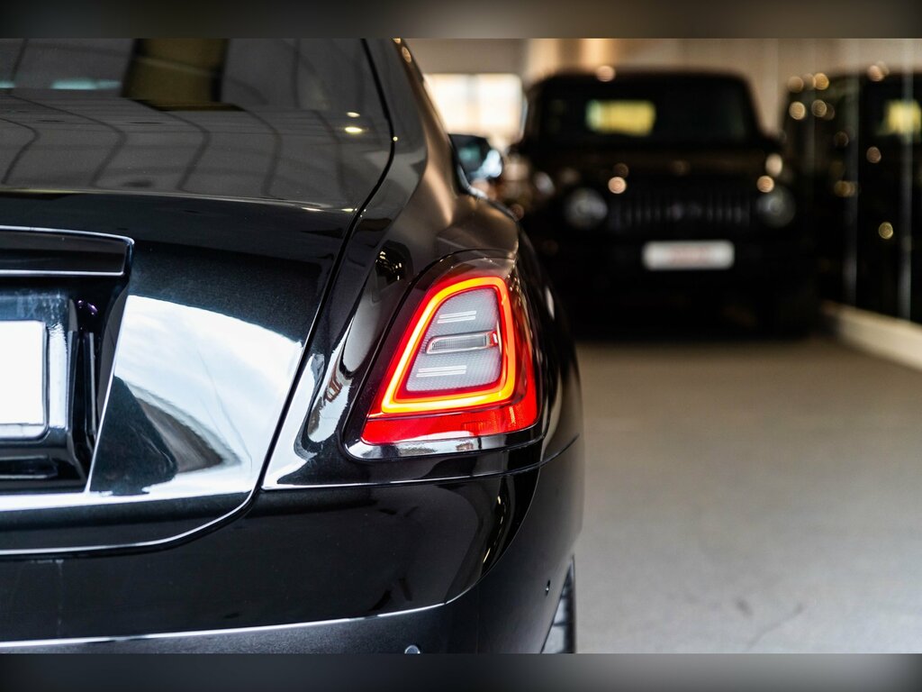 Rolls-Royce Ghost Silver Badge V12 4-Door Black #6