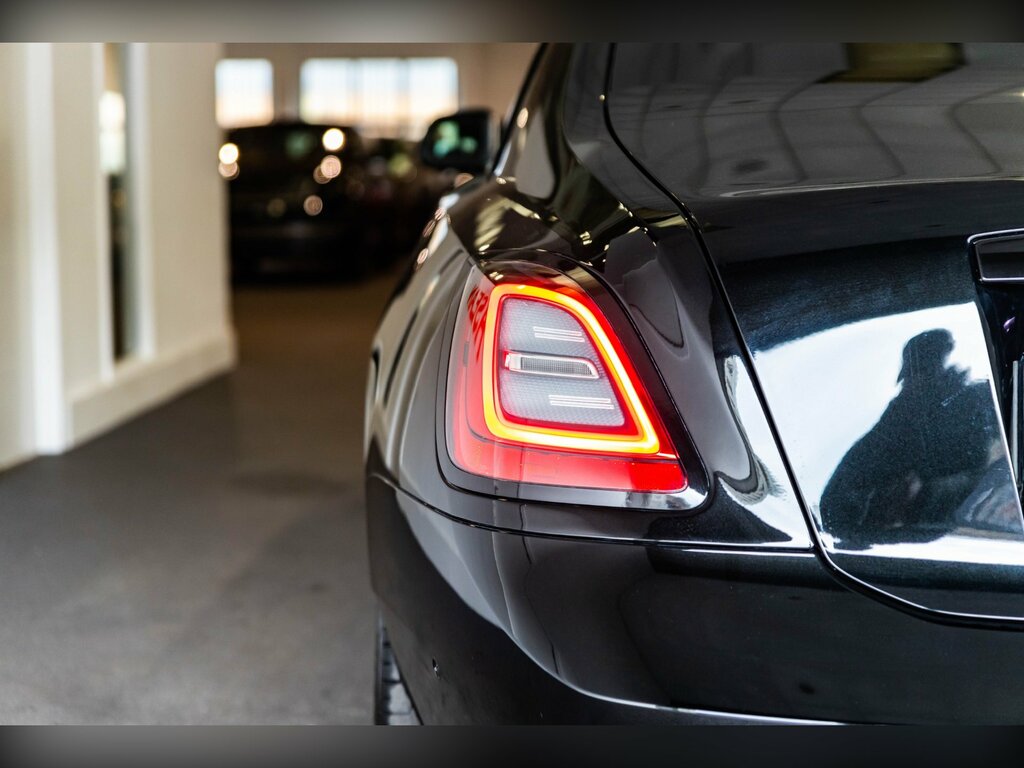 Rolls-Royce Ghost Silver Badge V12 4-Door Black #4