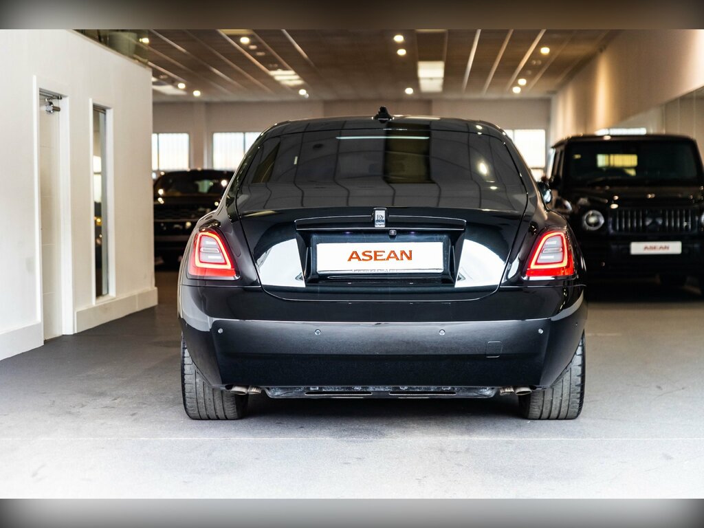 Rolls-Royce Ghost Silver Badge V12 4-Door Black #5
