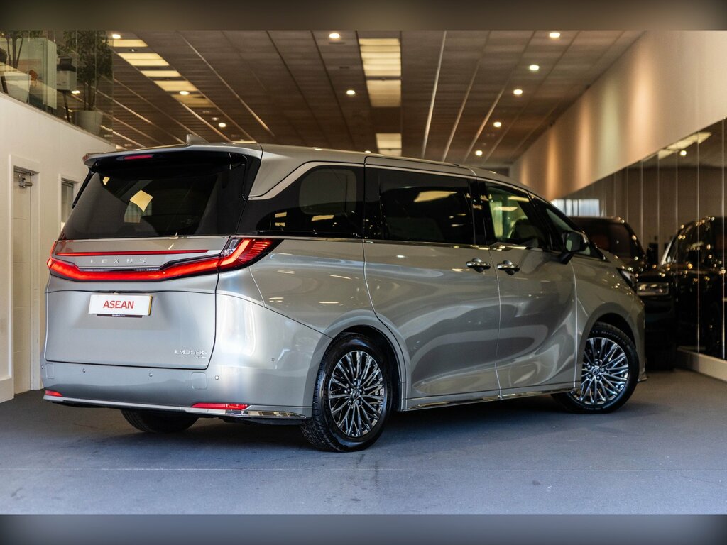 Lexus LM Hybrid Takumi 2.5 Hybrid Silver #4