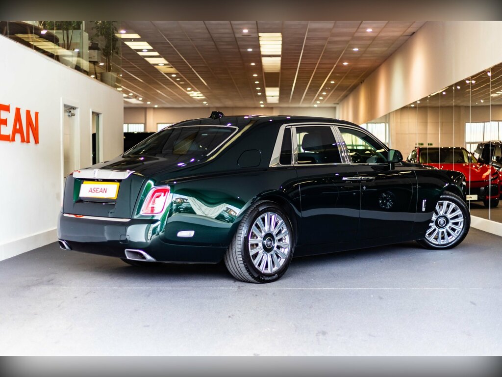 Rolls-Royce Phantom V12 4-Door Green #5