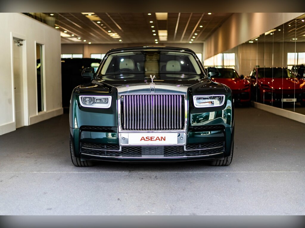 Rolls-Royce Phantom V12 4-Door Green #3