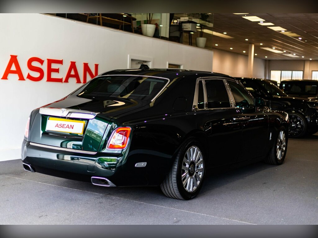 Rolls-Royce Phantom V12 4-Door Green #6