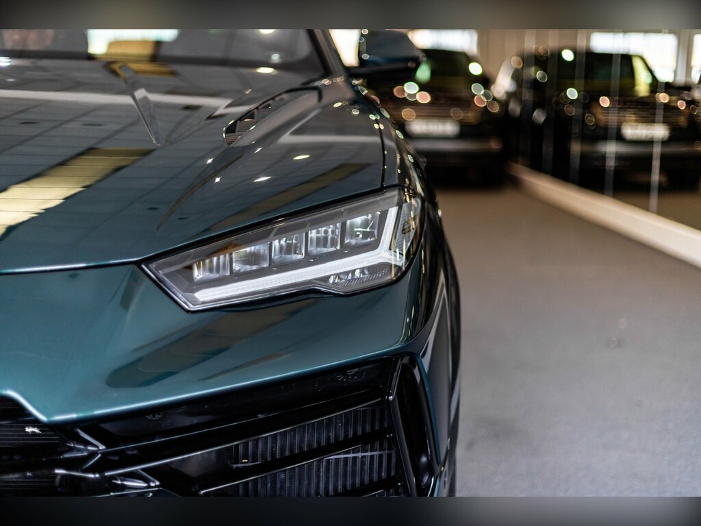 Lamborghini Urus V8 Performante 5-Door Green #2