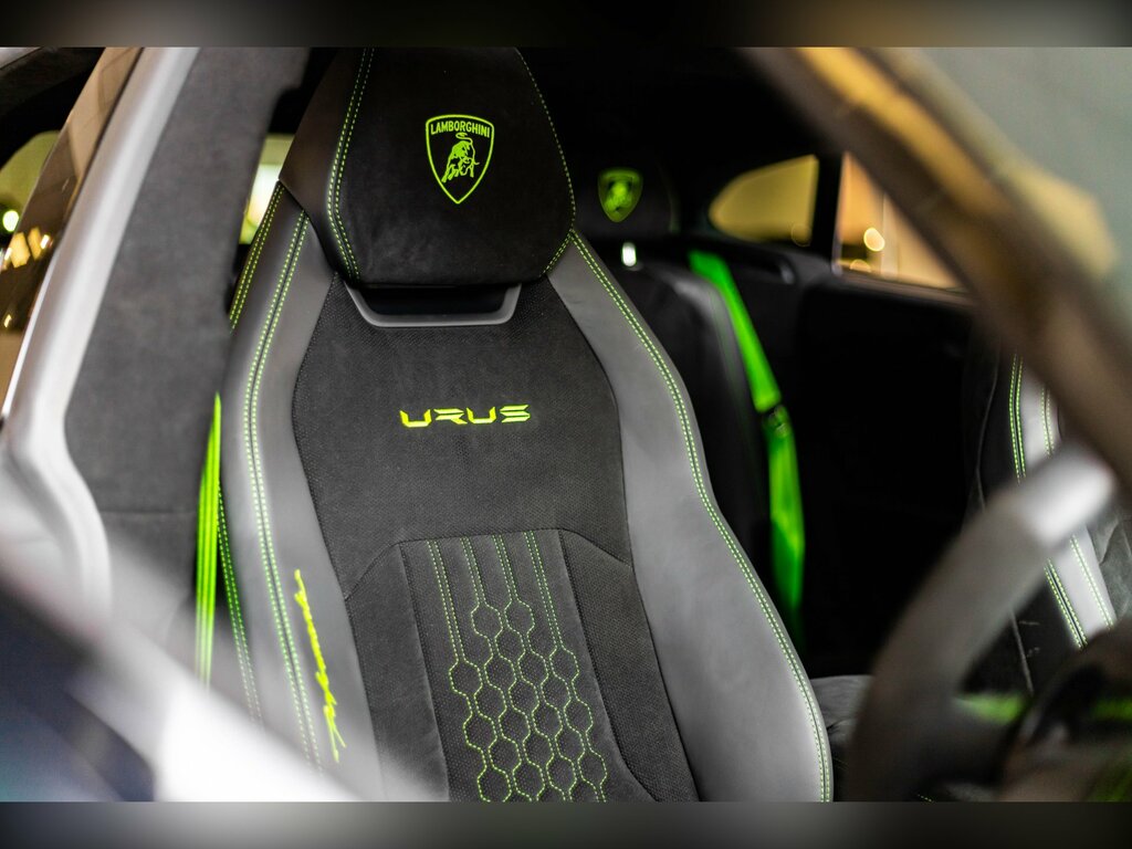 Lamborghini Urus V8 Performante 5-Door Green #6