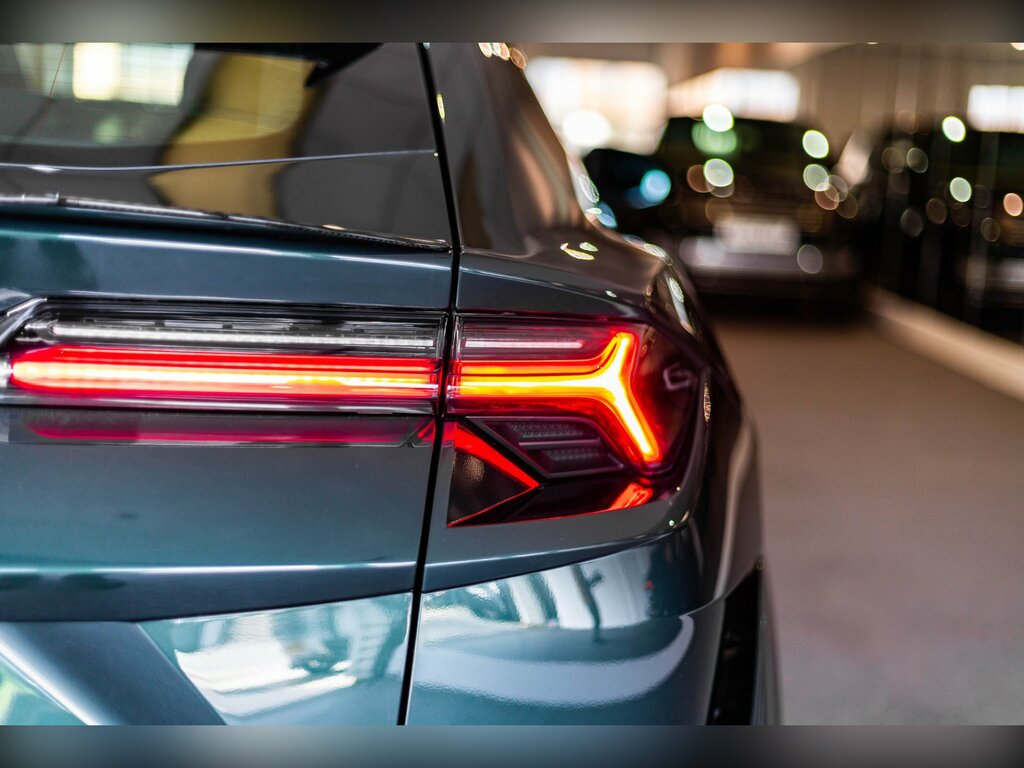 Lamborghini Urus V8 Performante 5-Door Green #5