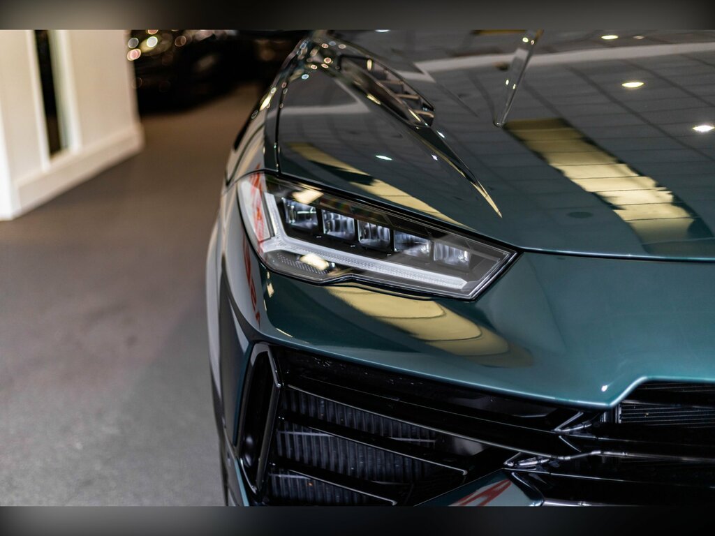 Lamborghini Urus V8 Performante 5-Door Green