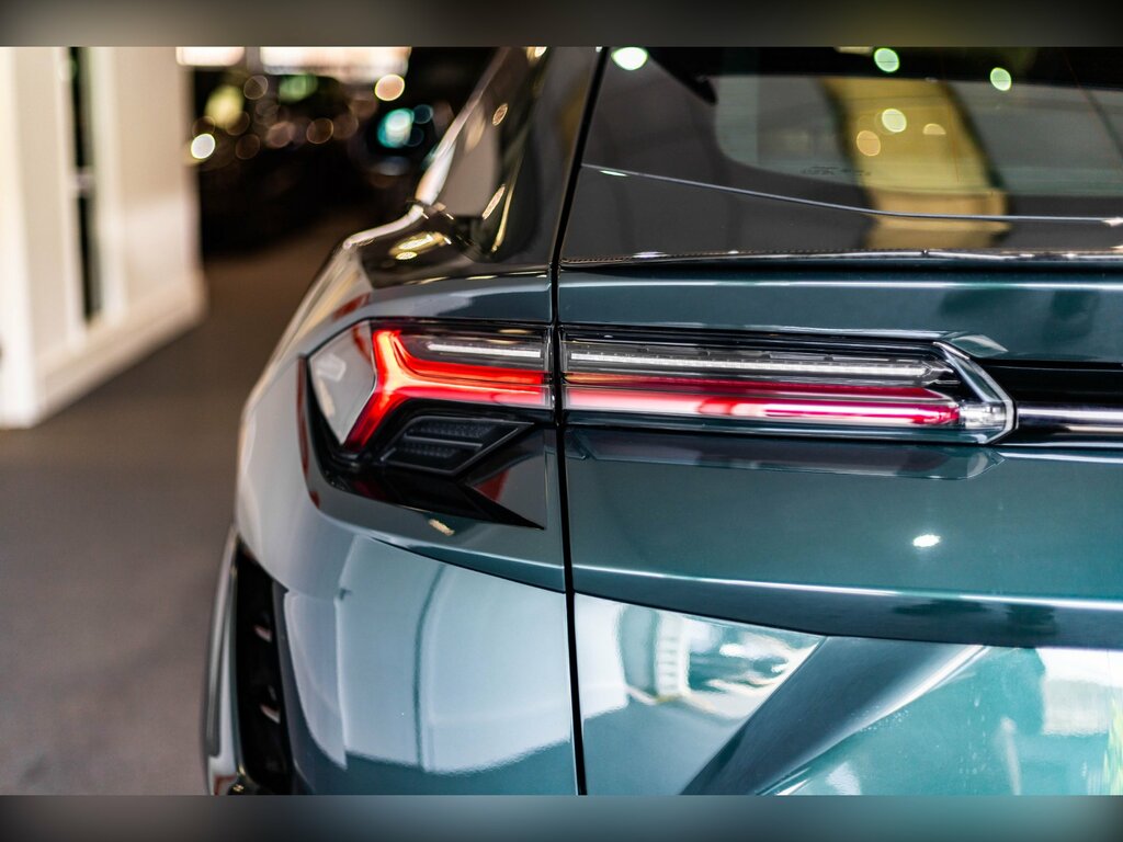 Lamborghini Urus V8 Performante 5-Door Green #4