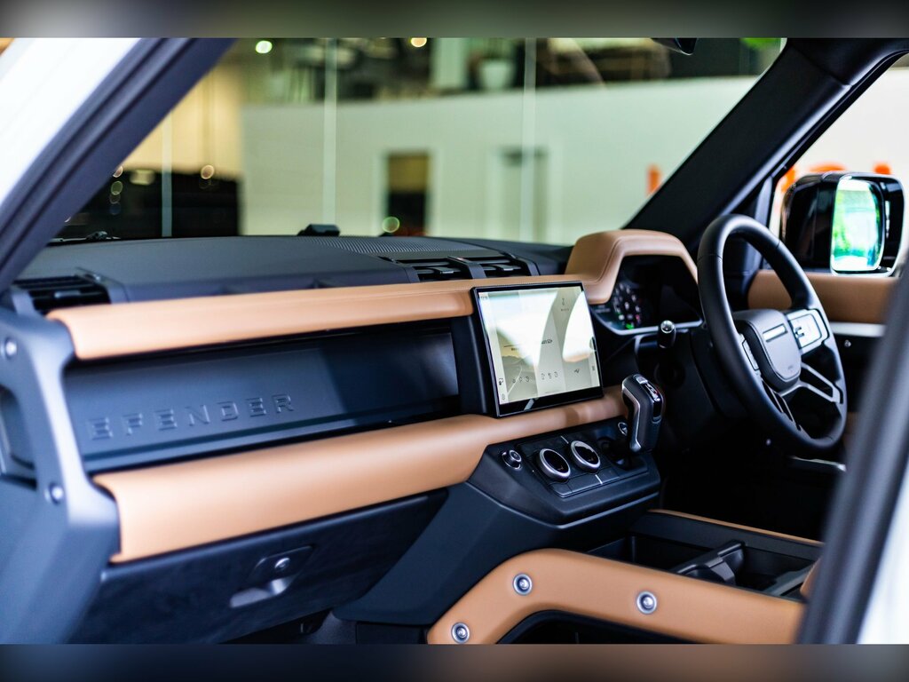 Land Rover Defender 110 P300 White #5
