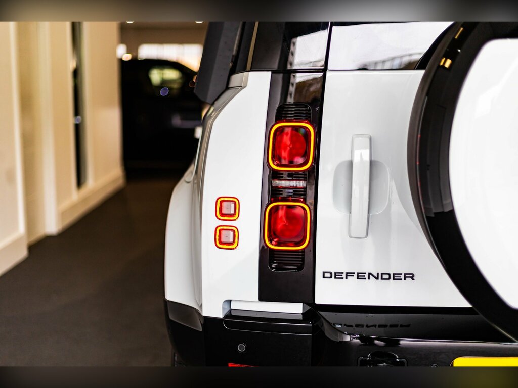 Land Rover Defender 110 P300 White #2