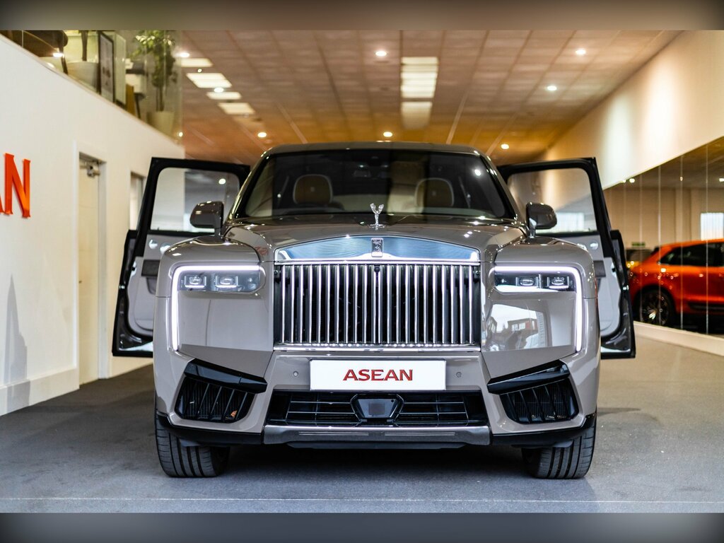 Rolls-Royce Cullinan Series II 6.75 V12 Suv Grey #2